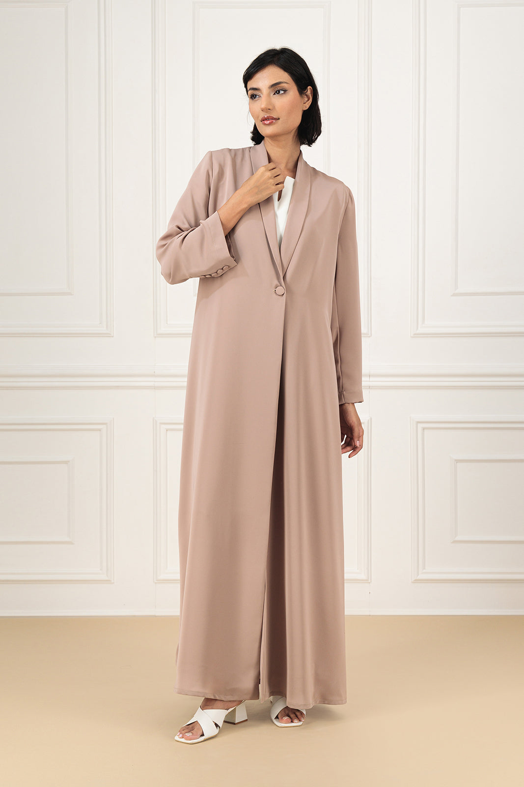 Back pleat abaya