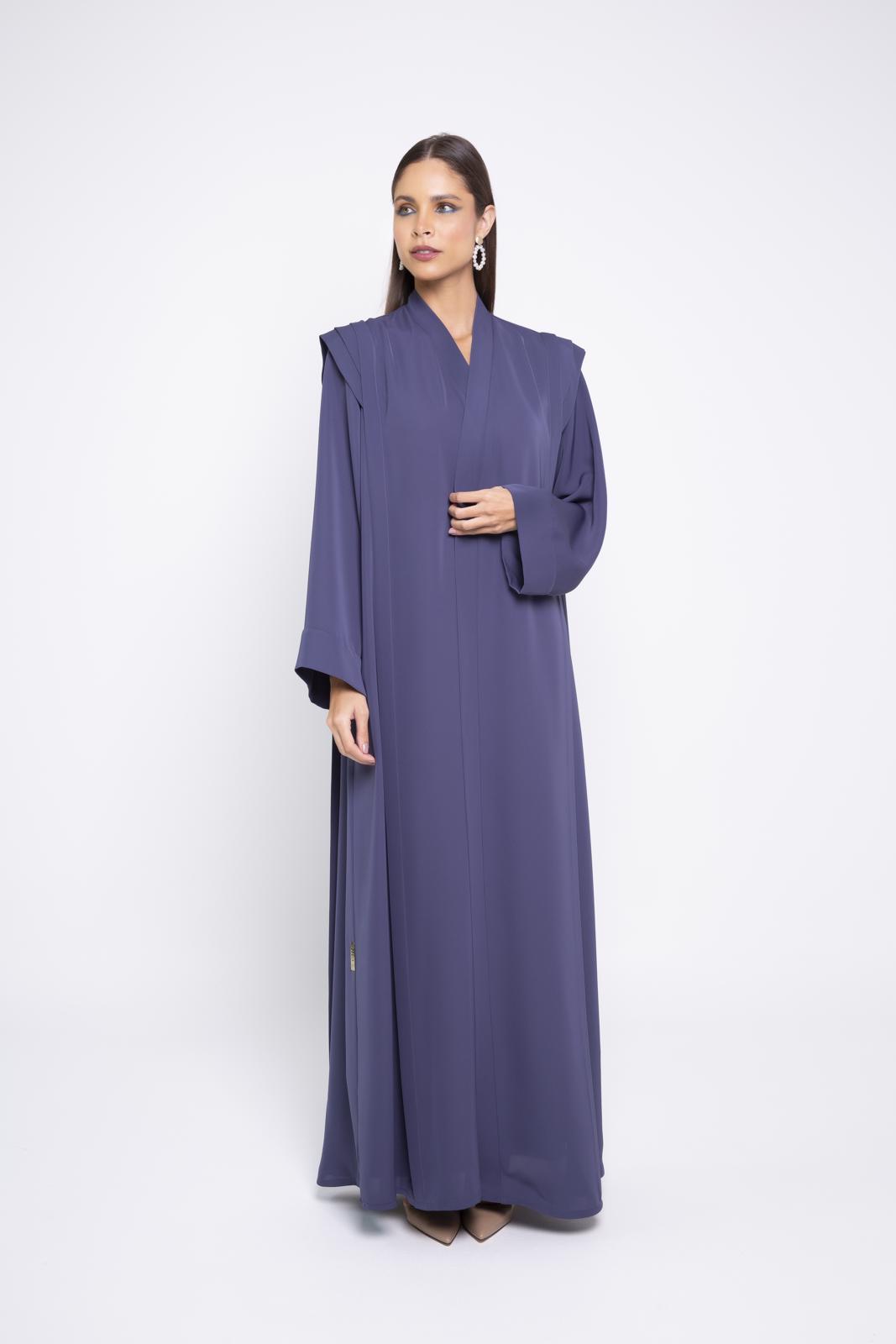 Abaya with structured shoulder lines