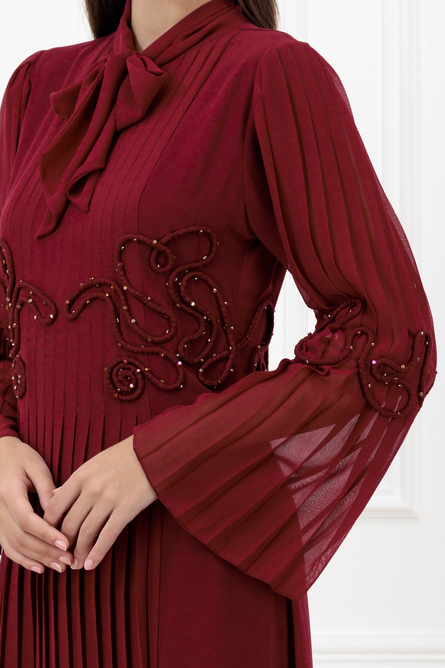 Bow detail, pleated embossed rope dress