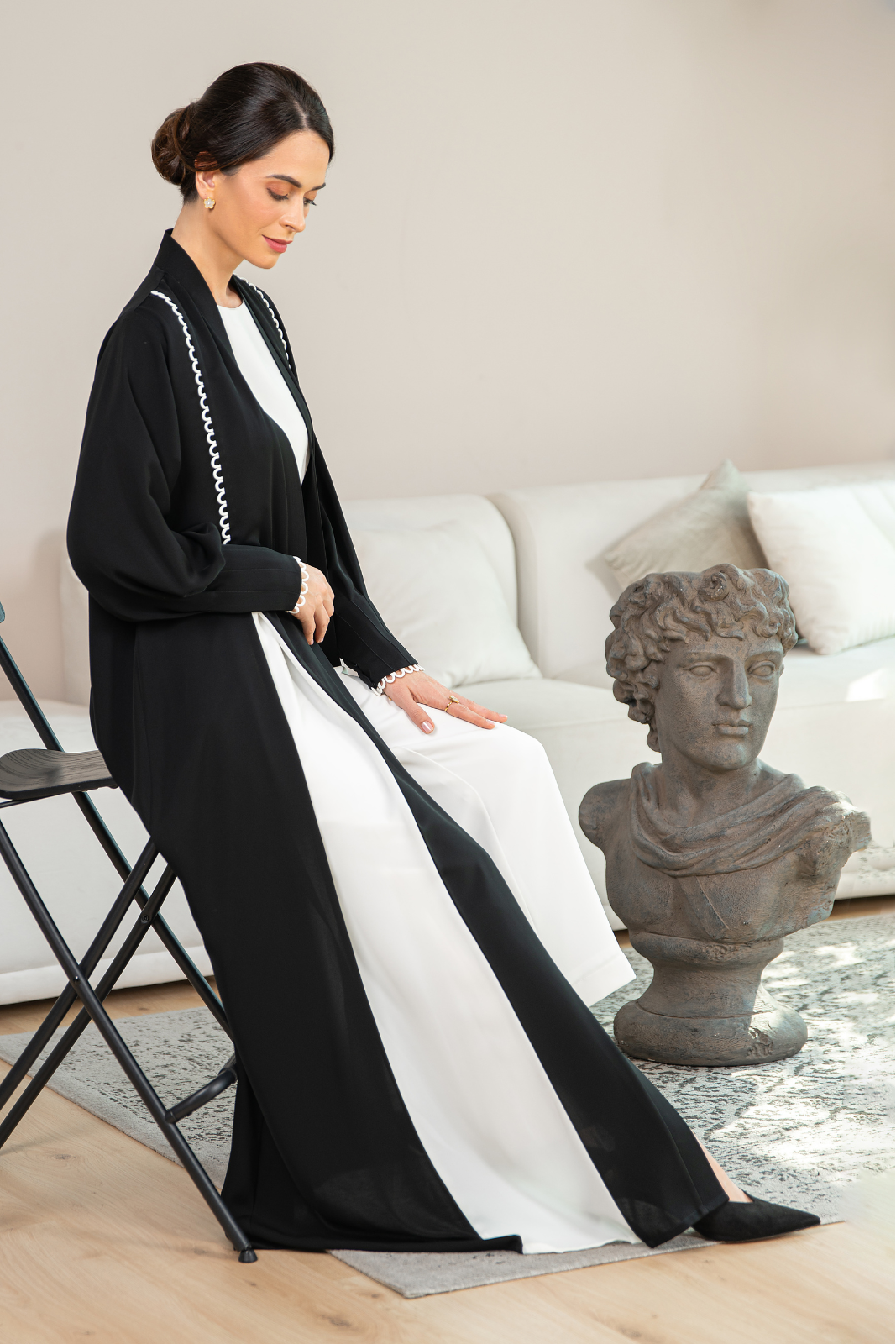 Box pleat abaya with loops detail ( contrast)