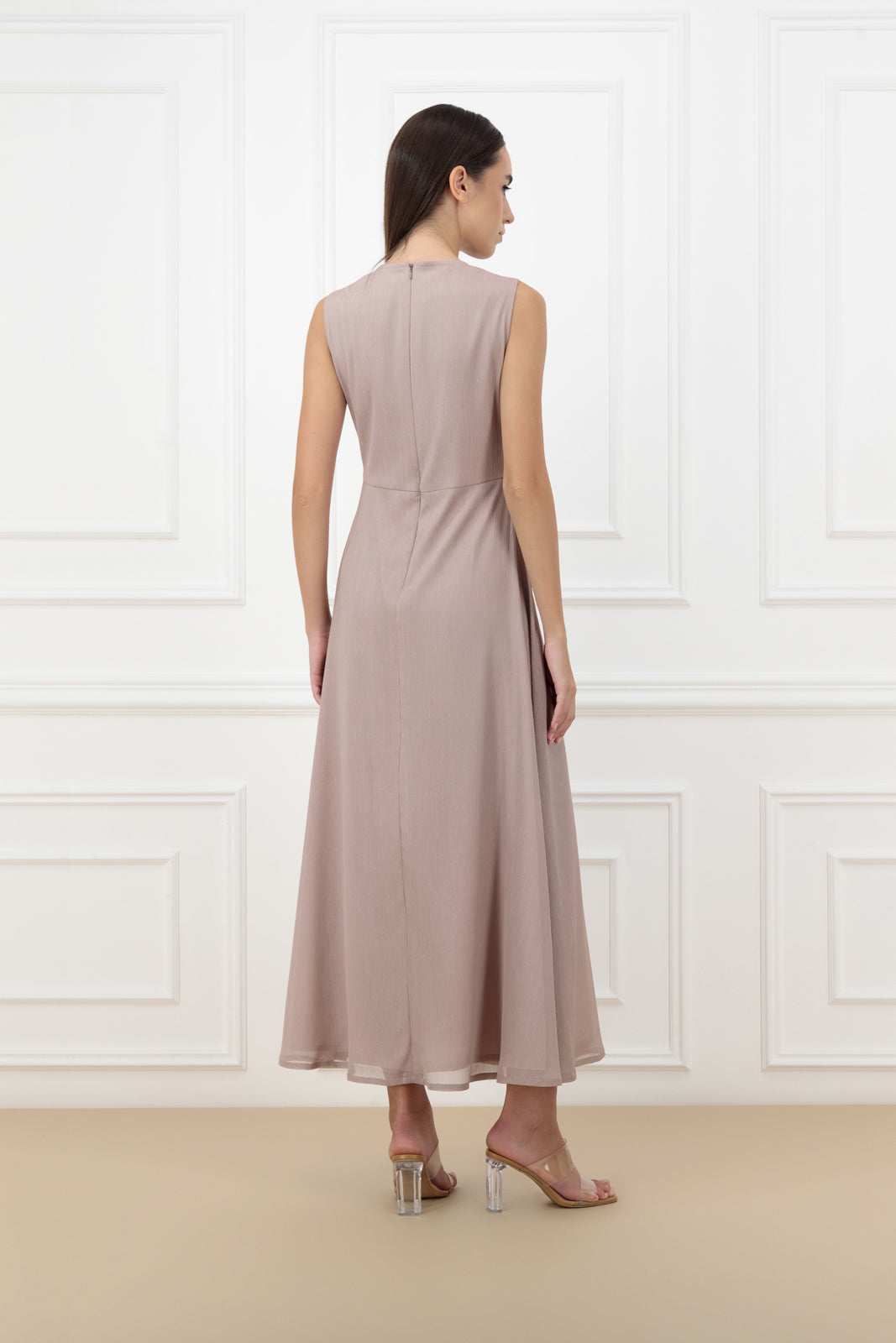 Dropped sleeveless shiny chiffon dress