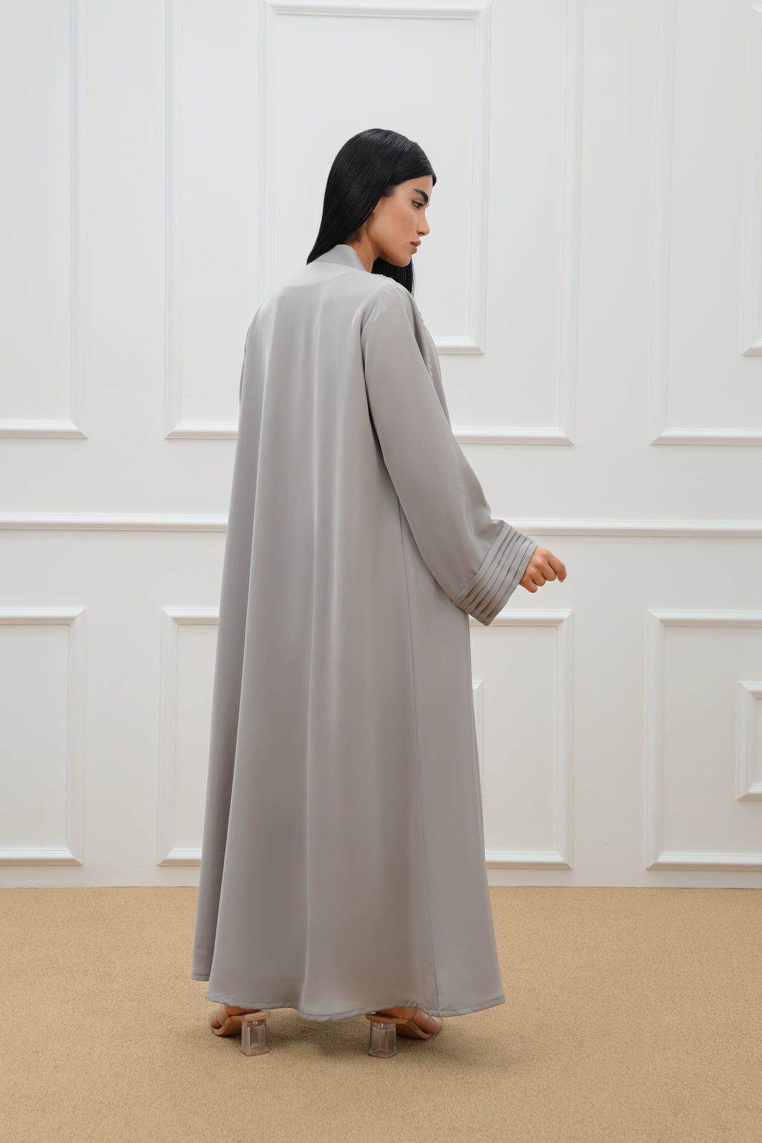 Pleated panel abaya