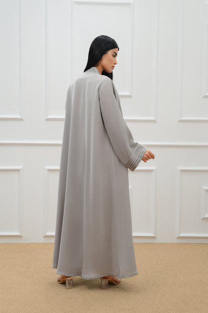 Pleated panel abaya