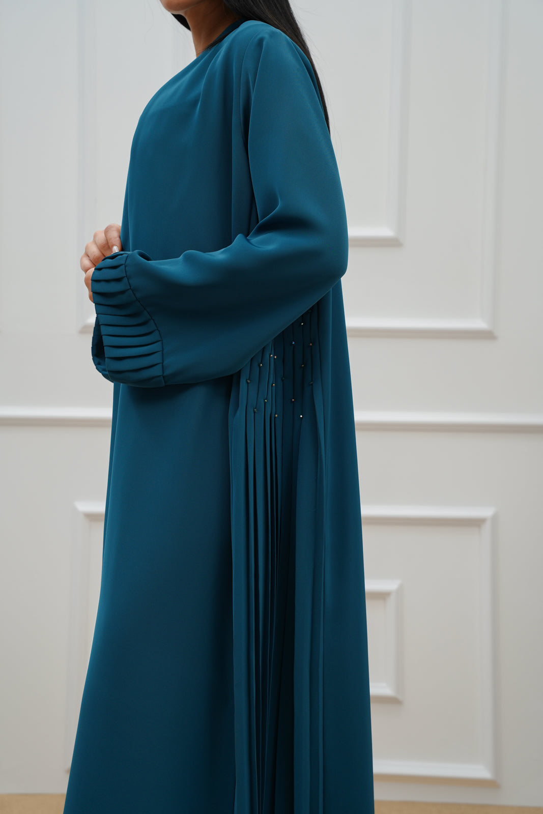Side embroidered pleated abaya