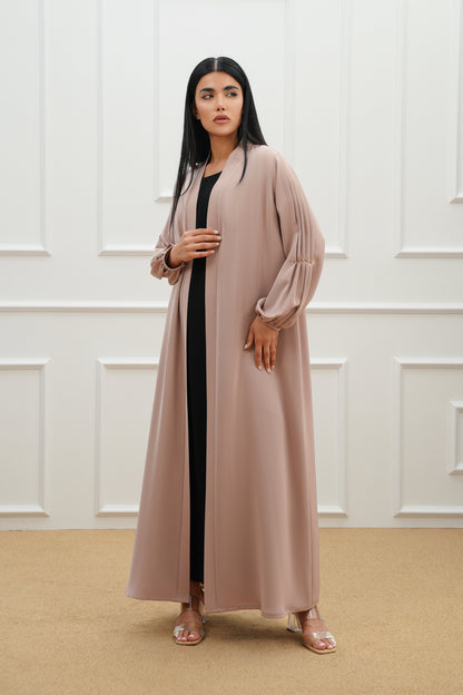 Pleated abaya with embroidered details on the sleeves and back.