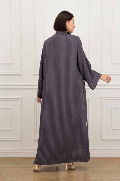 Effa’s signature loose cut Abaya with a wide collar