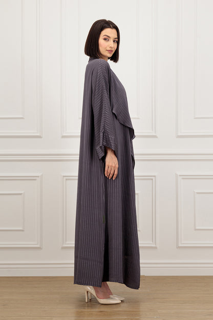 Effa’s signature loose cut Abaya with a wide collar