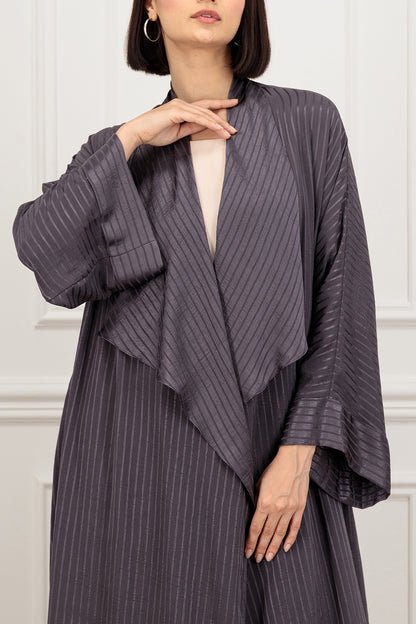 Effa’s signature loose cut Abaya with a wide collar