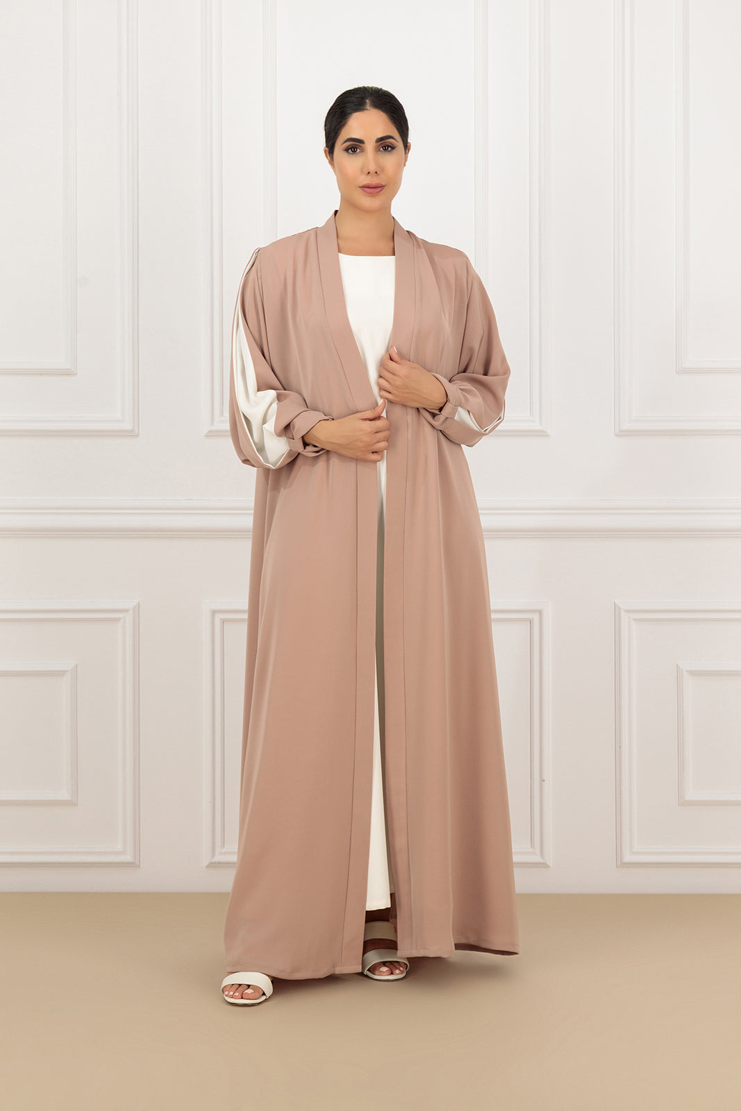 Bow cuff detail abaya