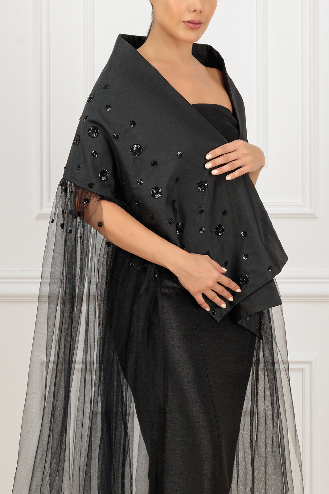Embroidered cape abaya