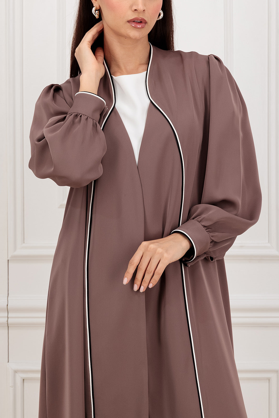 Contrast double piping abaya