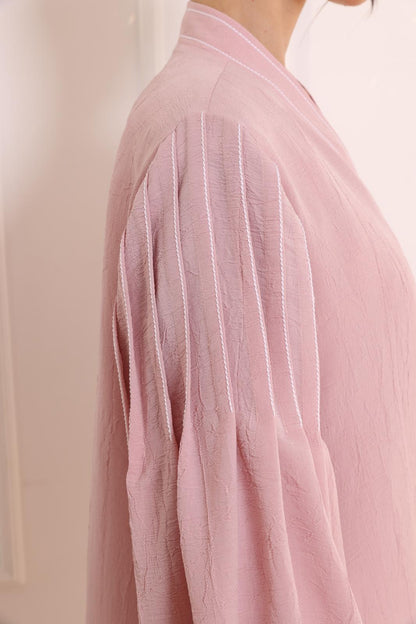 This chic Abaya is perfect everyday piece.