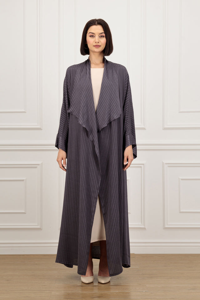 Effa’s signature loose cut Abaya with a wide collar