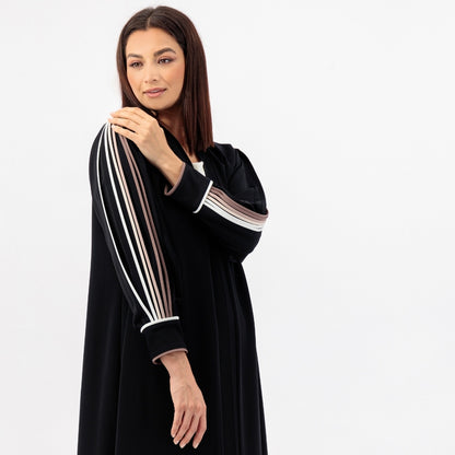 Abaya with piping sleeves detail