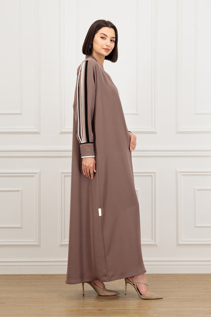 Abaya with piping sleeves detail