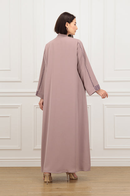 Abaya with textured piping on the front and sleeves