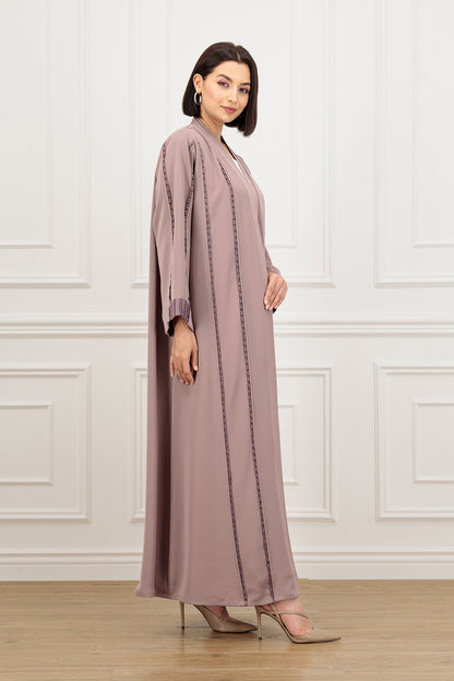 Abaya with textured piping on the front and sleeves