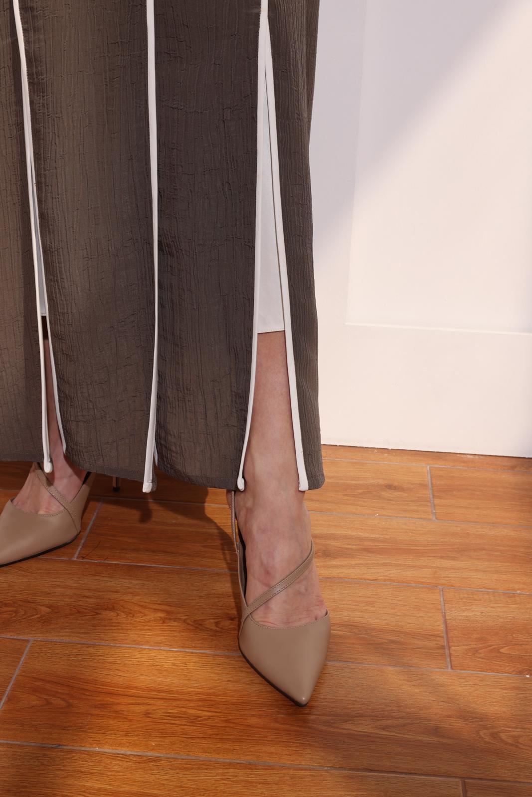 Abaya With Contrast Piping
